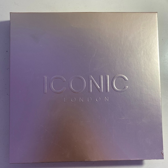 Iconic London Day to Slay Eyeshadow Palette - Picture 4 of 4